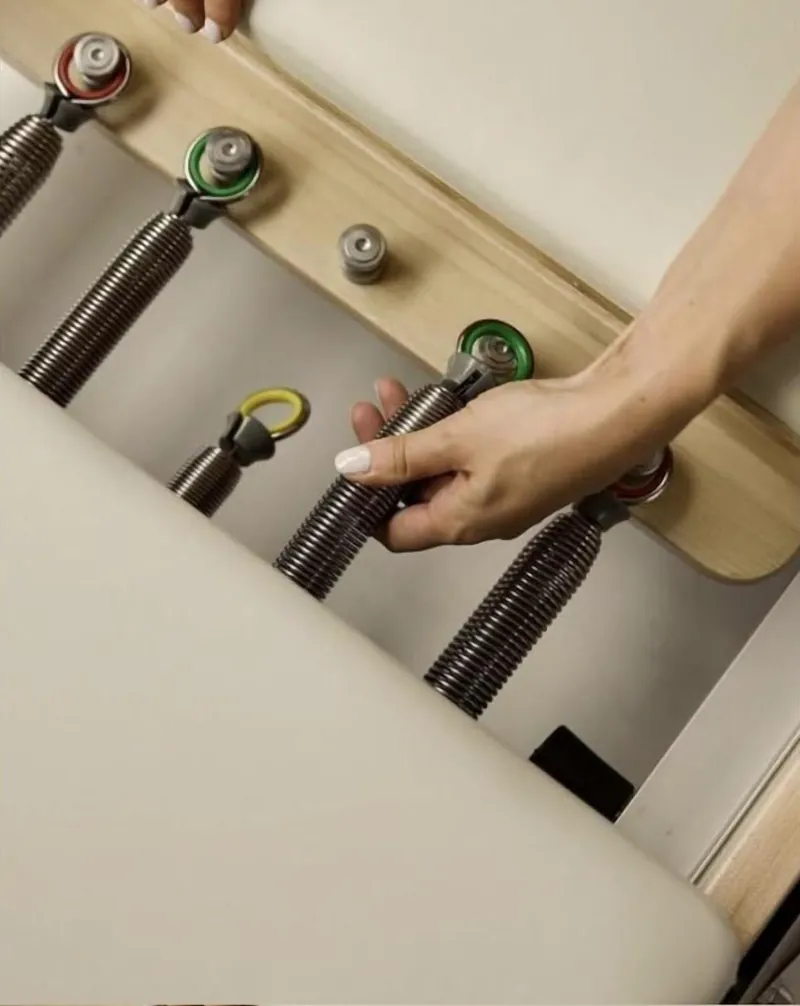 Muelles del reformer de pilates: trabajo de fuerza